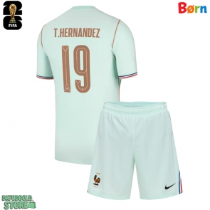 Frankrig Theo Hernandez #19 Replika Babytøj Udebanesæt Børn VM 2026 Kortærmet (+ Korte bukser)